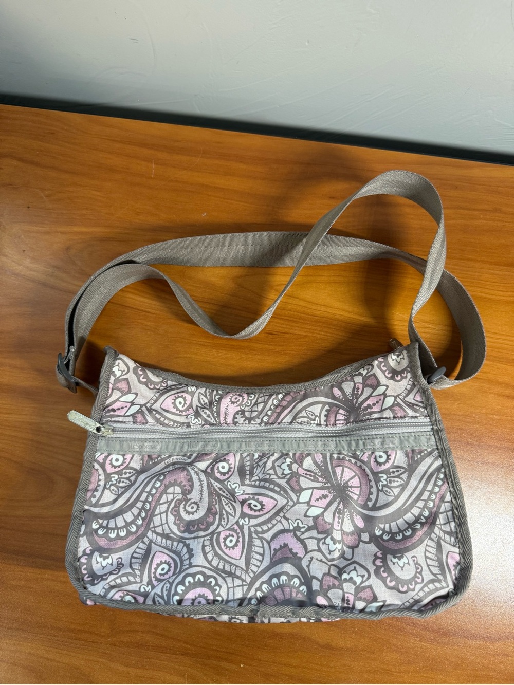 LeSportsac Expandable Deluxe Pink Grey Paisley Floral Adjustable Crossbody Purse